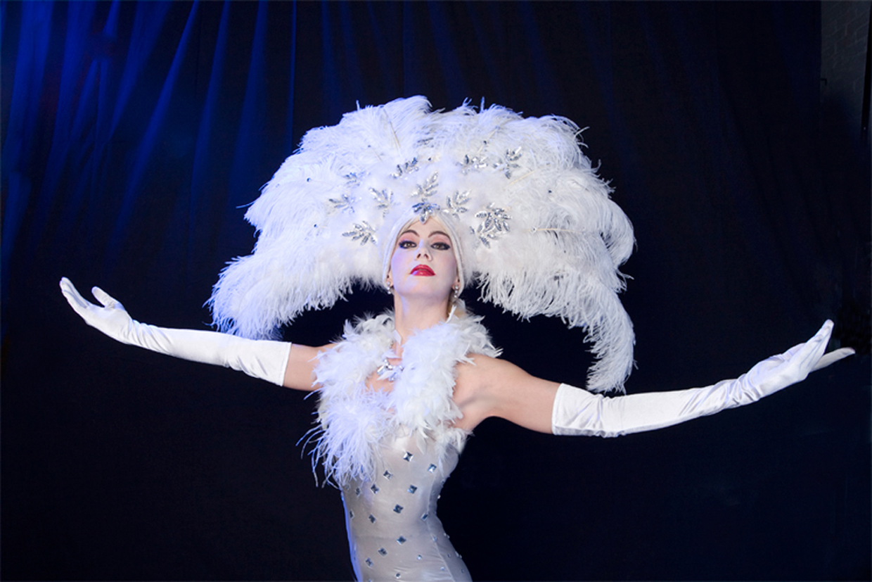 Las Vegas Show girls strip, for Lux Delux.com by Las VEgas photographes Costellophoto 